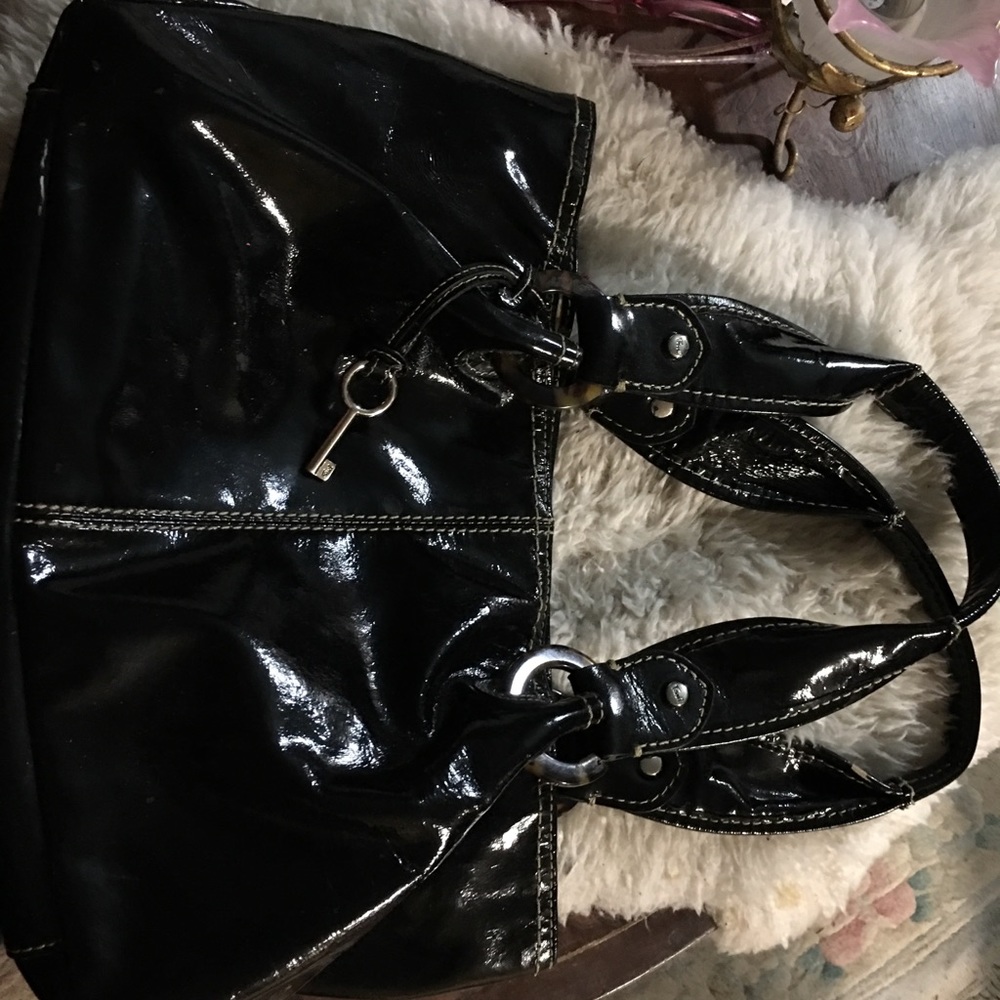 Patent leather black Fossil hand bag. Medium size.